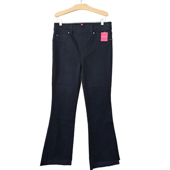 New SPANX Step Hem Kick Flare Jeans Size Medium Clean Black - Picture 2 of 10